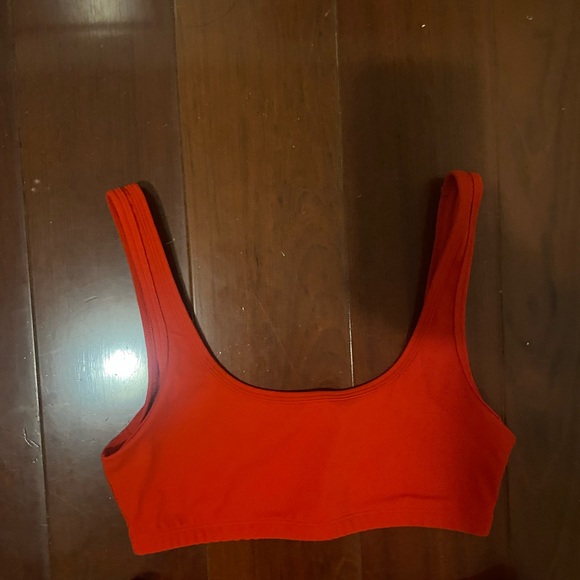 ARITZIA red set! Sweatshort and bra top, only worn once, impeccable condition! - Picture 4 of 5